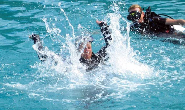 PADI Rescue Diver course at The Wave Diving Center — photo 3